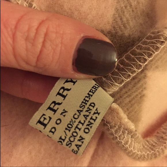 Burberry Pink Poncho - Picture 5 of 7